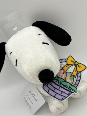 Hallmark 6" Peanuts Snoopy with Felt Easter Egg Basket Stuffed Animal Plush Toy